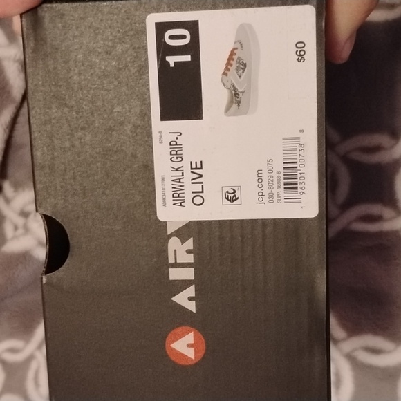 NWT  Men's Pair Of Airwalk Shoes In Original Box With Extra Color Laces - Picture 3 of 12